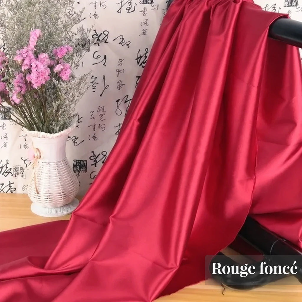 Tissu drapé — Rouge foncé, étiquette en français