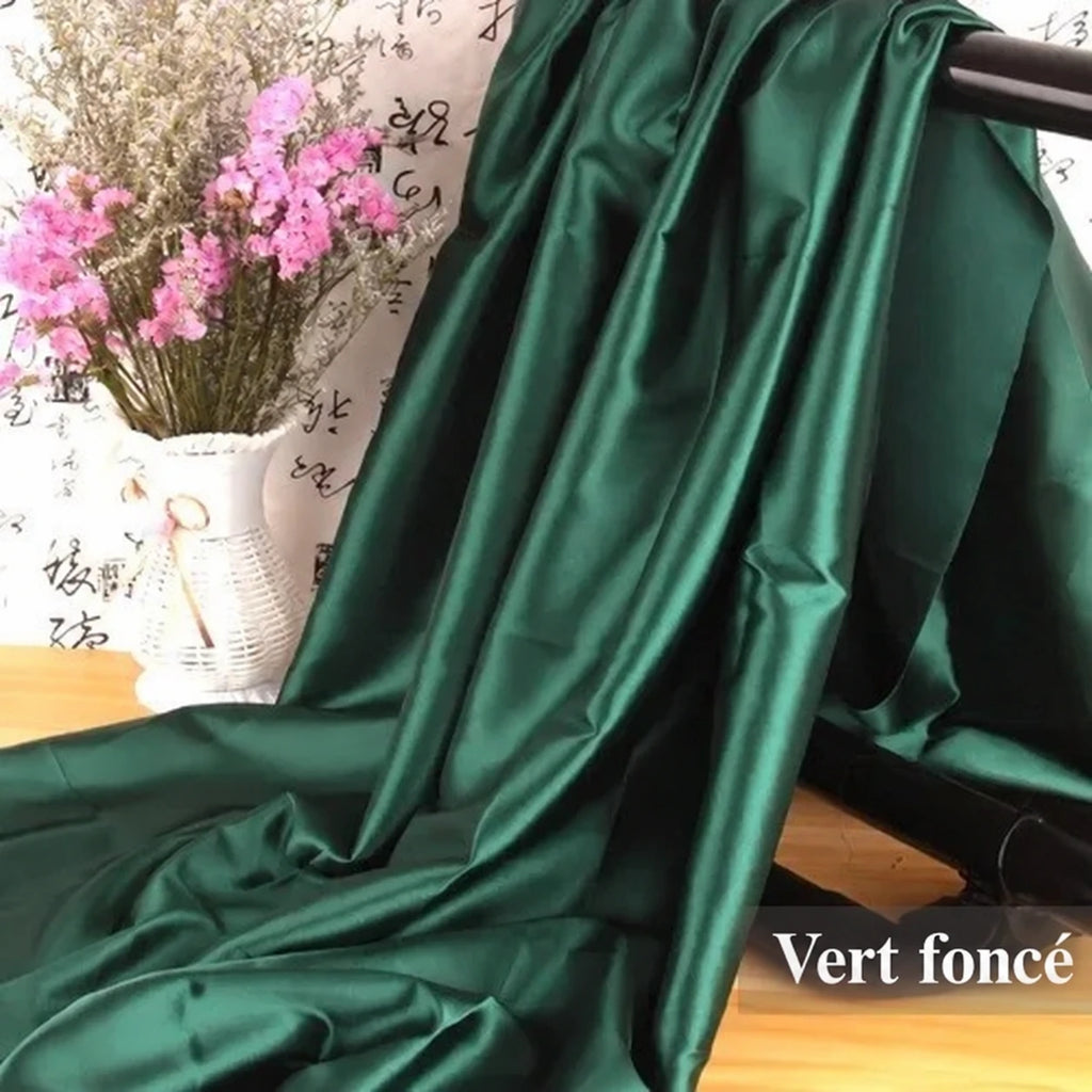 Tissu drapé — Vert foncé, étiquette en français