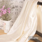 Tissu drapé — Blanc, étiquette en français