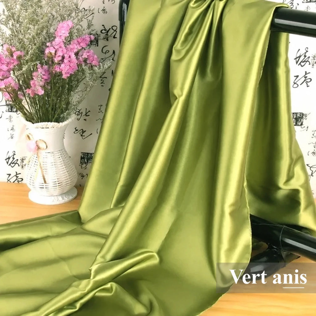 Tissu drapé — Vert anis, étiquette en français