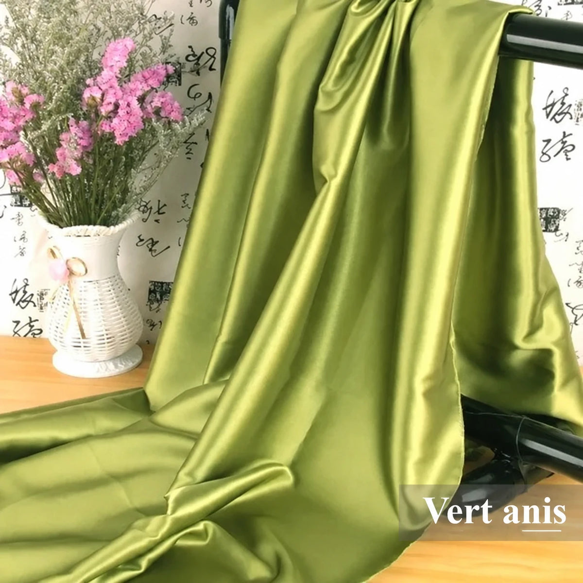 Tissu drapé — Vert anis, étiquette de couleur en français