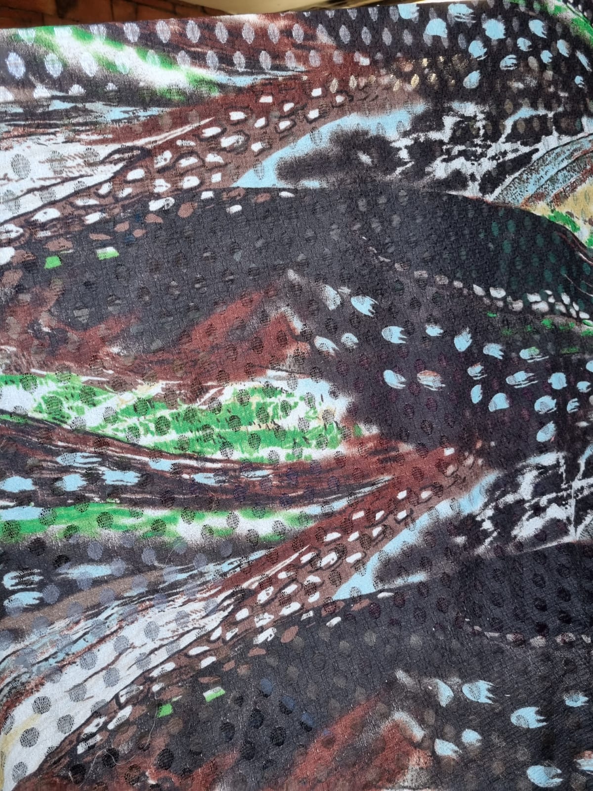 Photo réelle de la dentelle à motifs abstraits multicolores noir marron bleu clair et vert